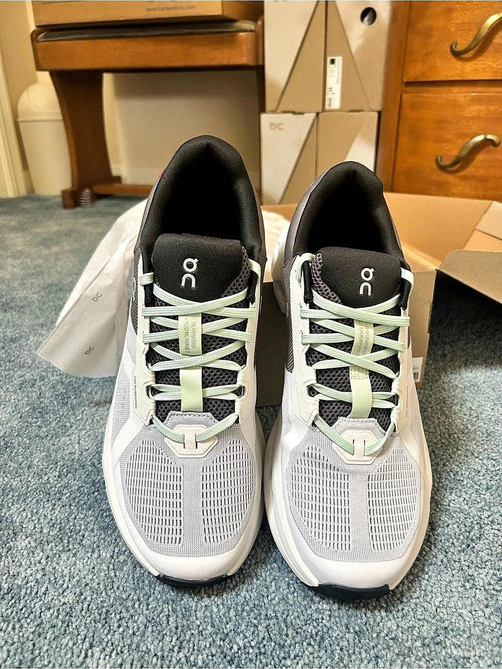 On Cloudrunner 2 Men’s Athletic Shoes US 11 NWT